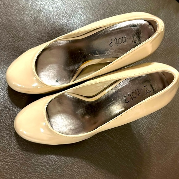 Size 7.5 neutral color heels - nude / bone color - Picture 5 of 8